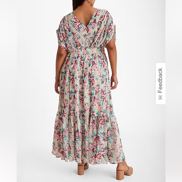 Floral Pleated V-Neck Ruched Sleeve
Tiered Maxi Dress Express - Picture 4 of 10